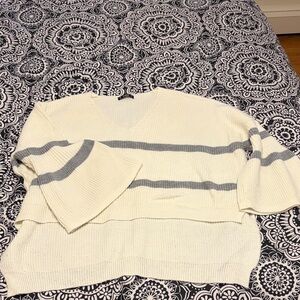 SHEIN V-Neck Sweater in Cream and Gray